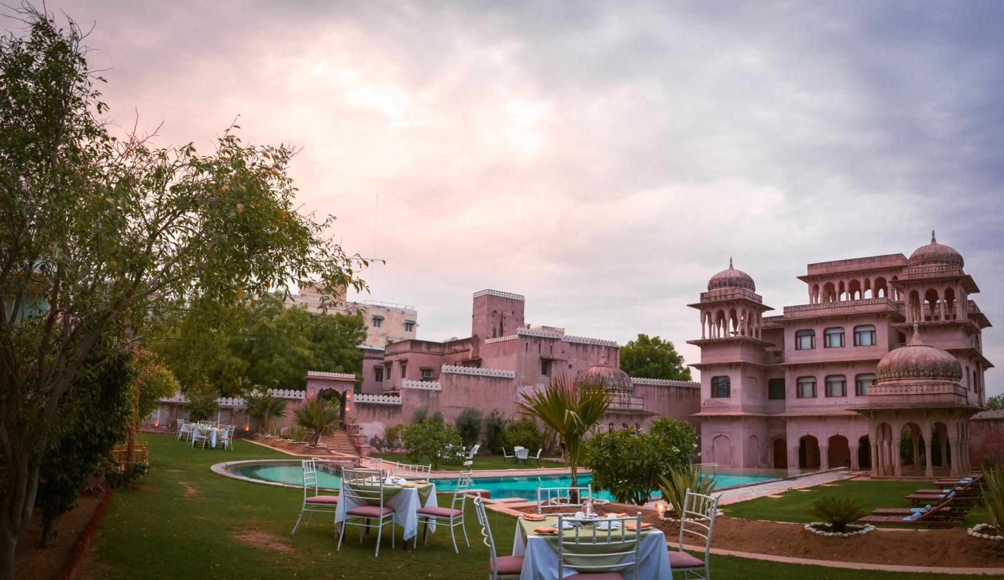 Hotel Castle Mandāwa Екстериор снимка
