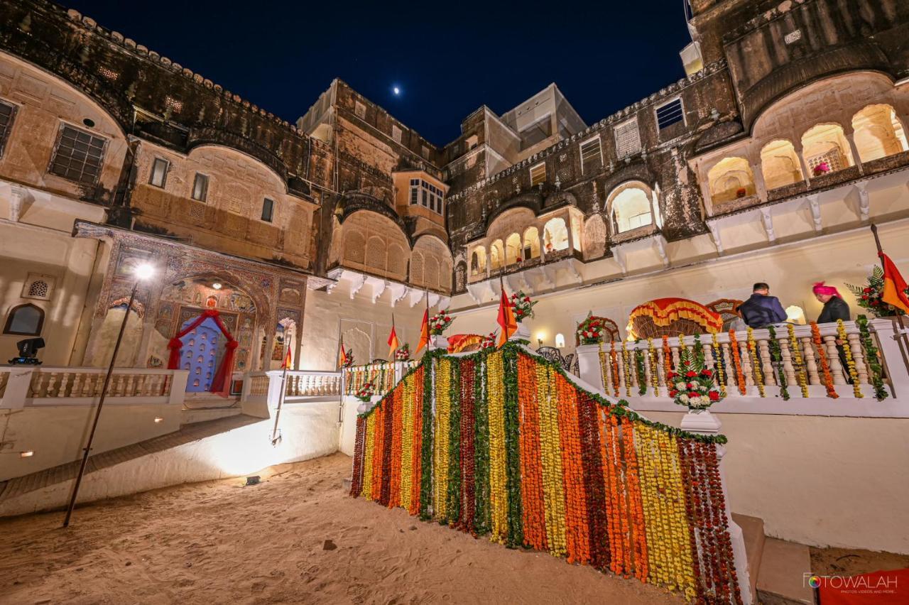 Hotel Castle Mandāwa Екстериор снимка